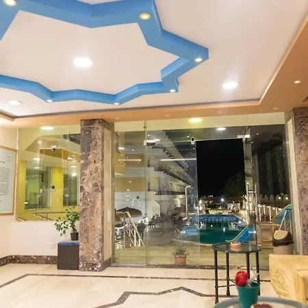 Fox House Hotel & Resort