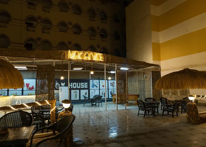 Hotel Fox House &