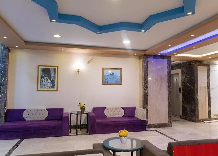 Fox House & Hotel *