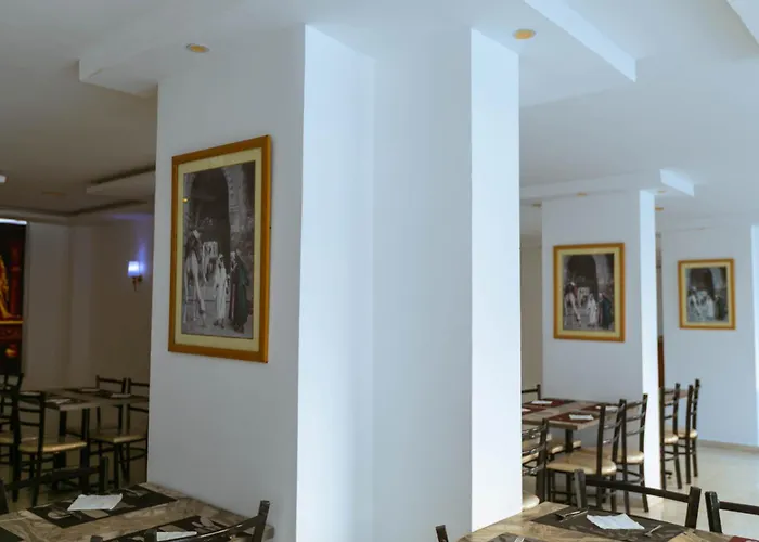 Hotel Fox House &