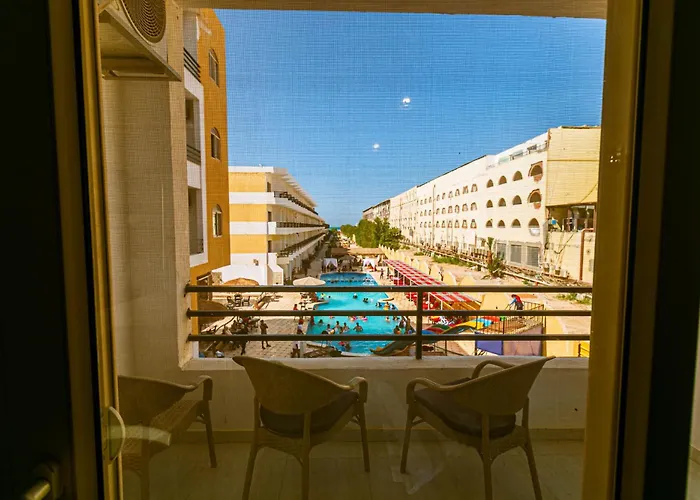 Fox House & Hotel Hurghada